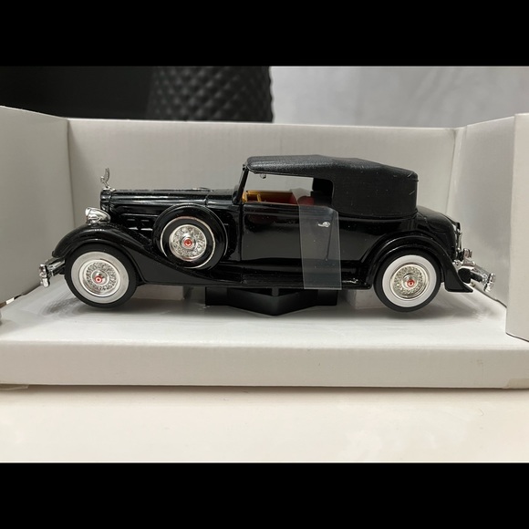 This 1934 Packard from the National Motor Museum. Mint condition collectible. - Picture 5 of 8